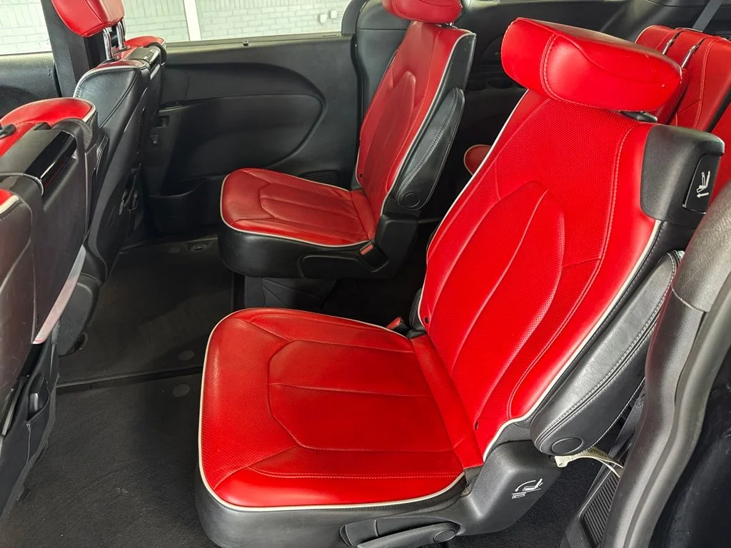 Used 2020 Black Chrysler Limited image 14