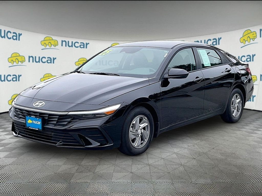 Used 2025 Abyss Black Hyundai SE image 3
