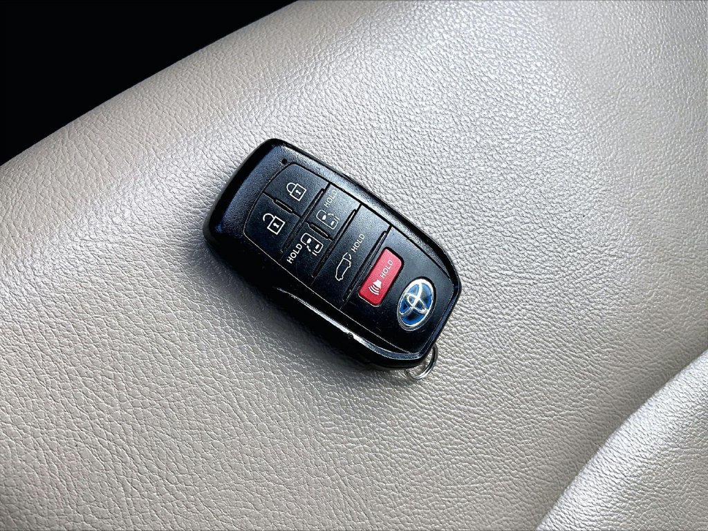 Used 2022  Toyota XLE image 32