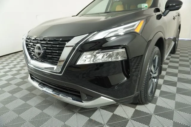 Used 2023 Black Nissan Platinum image 11