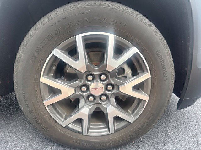 Used 2023 White GMC SLE image 4
