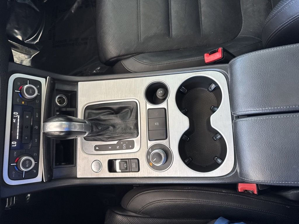 Used 2017 Gray Volkswagen V6 image 16
