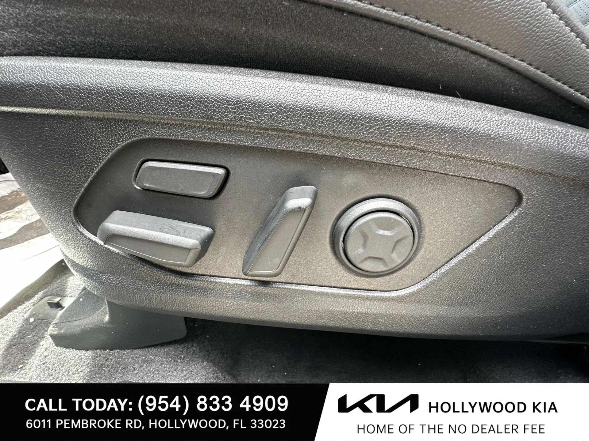 New 2025 Wolf Gray Kia  image 17