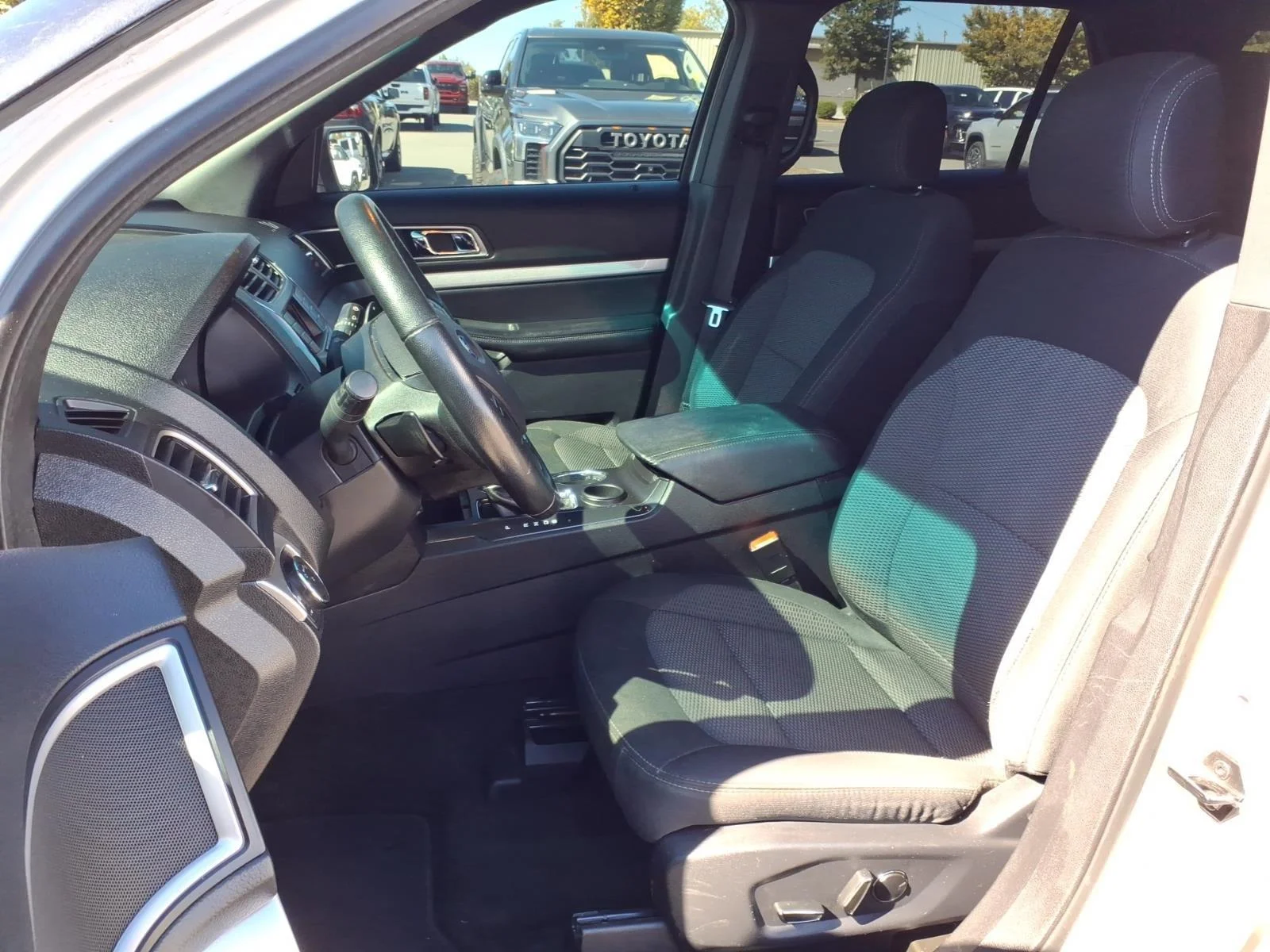 Used 2017 Ingot Silver Ford XLT image 15