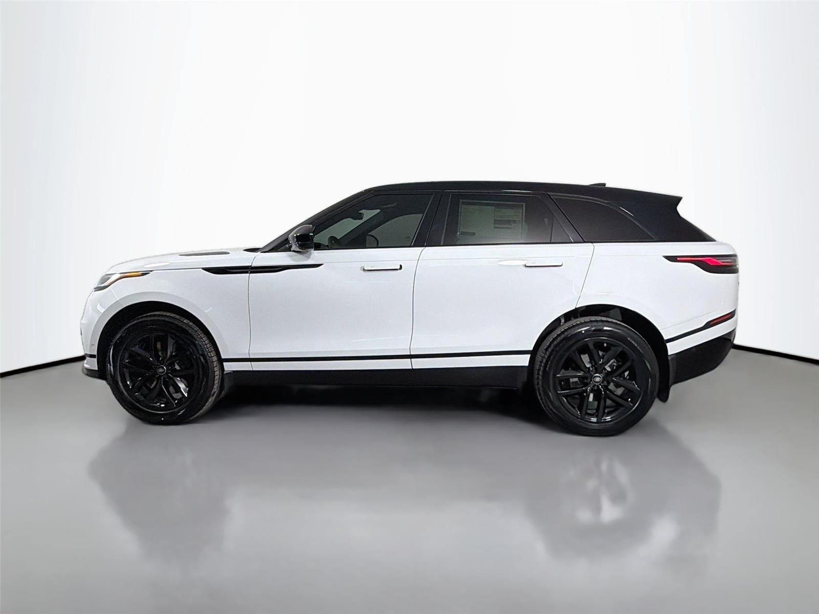 New 2026 Fuji White LAND ROVER Dynamic SE image 8