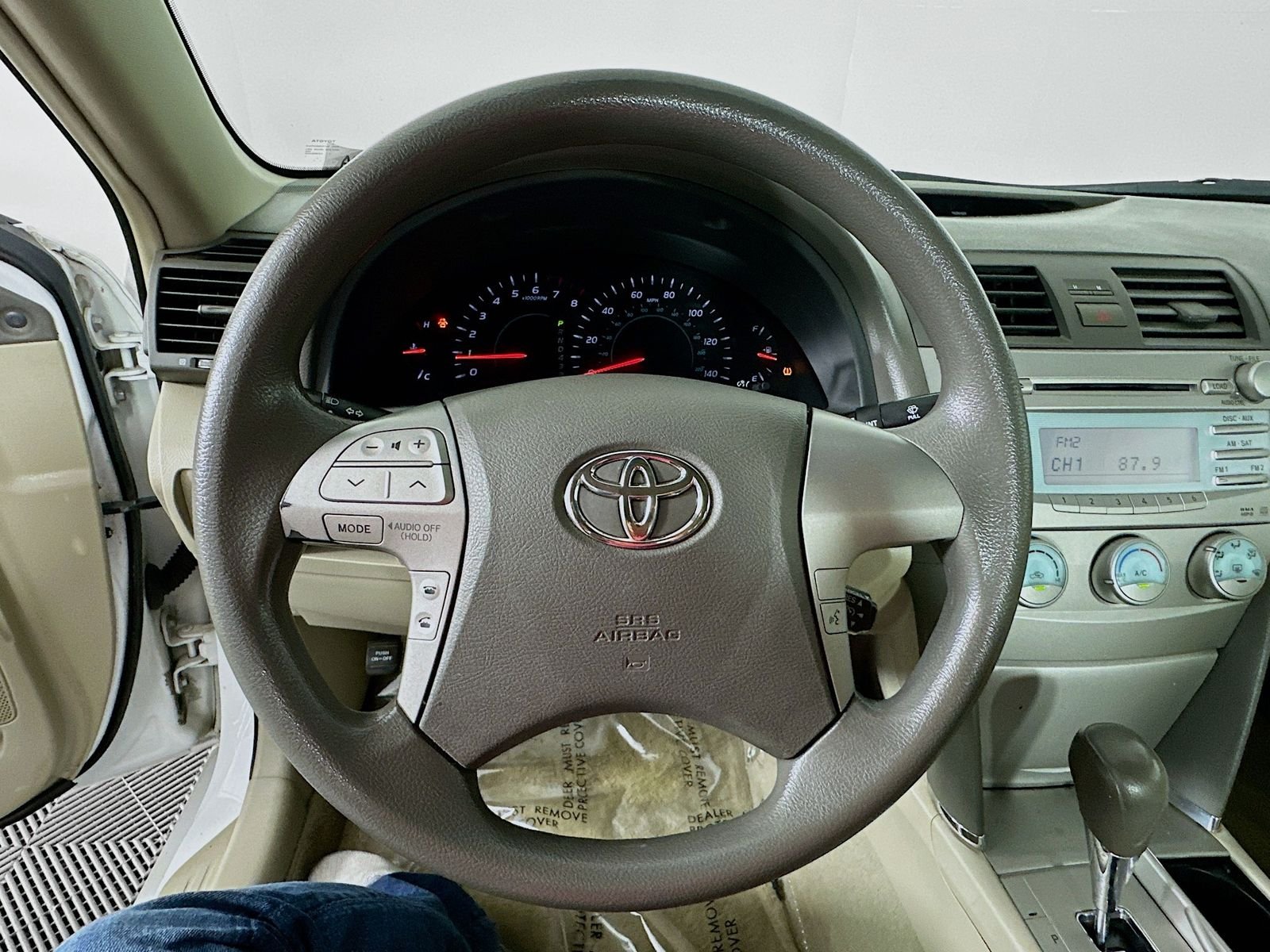 Used 2009 Super White Toyota LE image 11