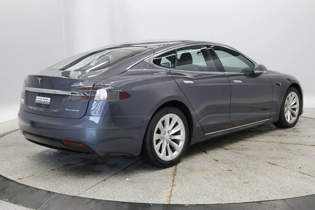 Used 2020  Tesla Long Range image 5