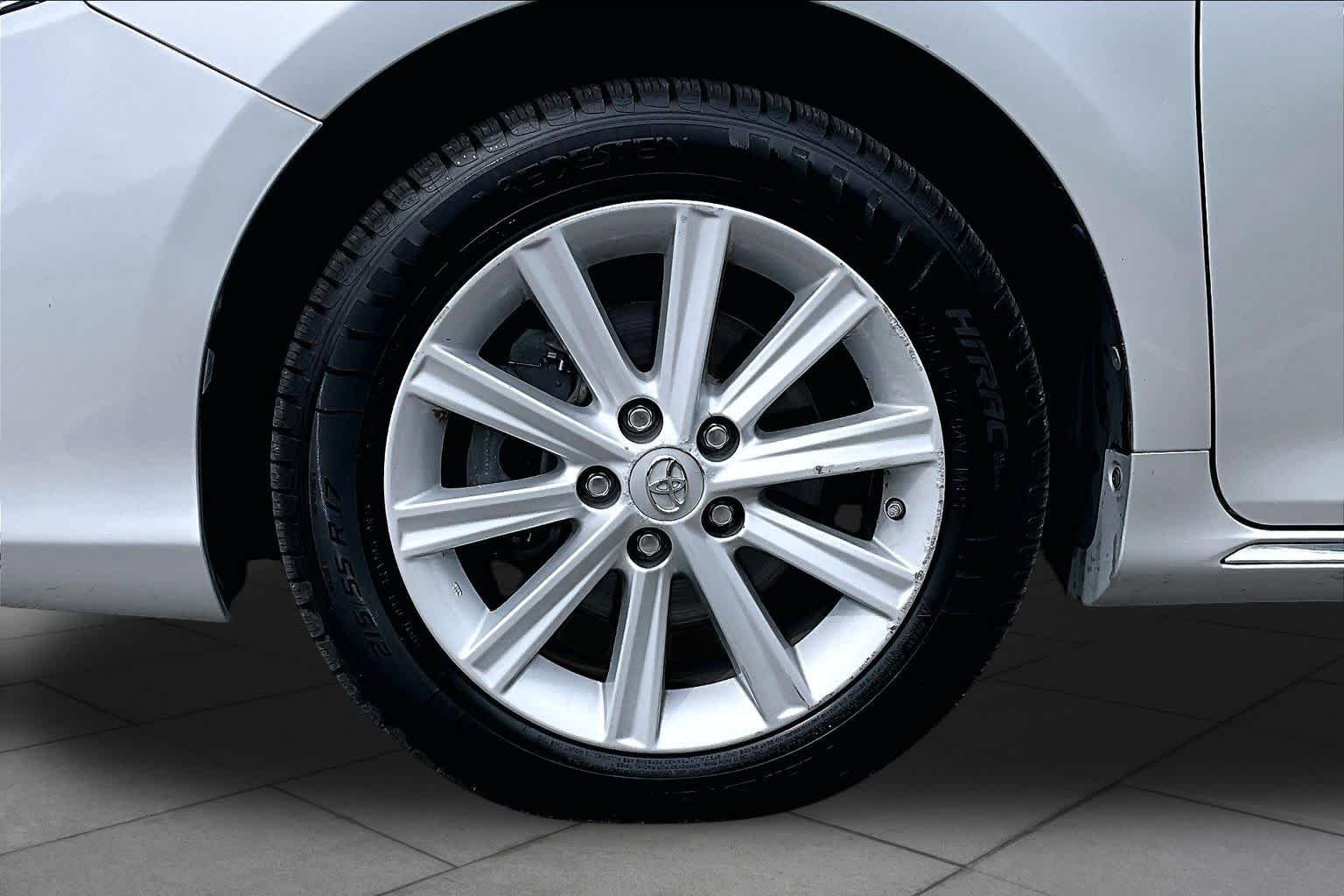 Used 2013 Classic Silver Metallic Toyota XLE image 11