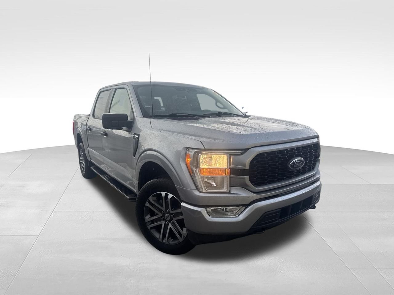 Used 2021 Silver Ford XL image 2