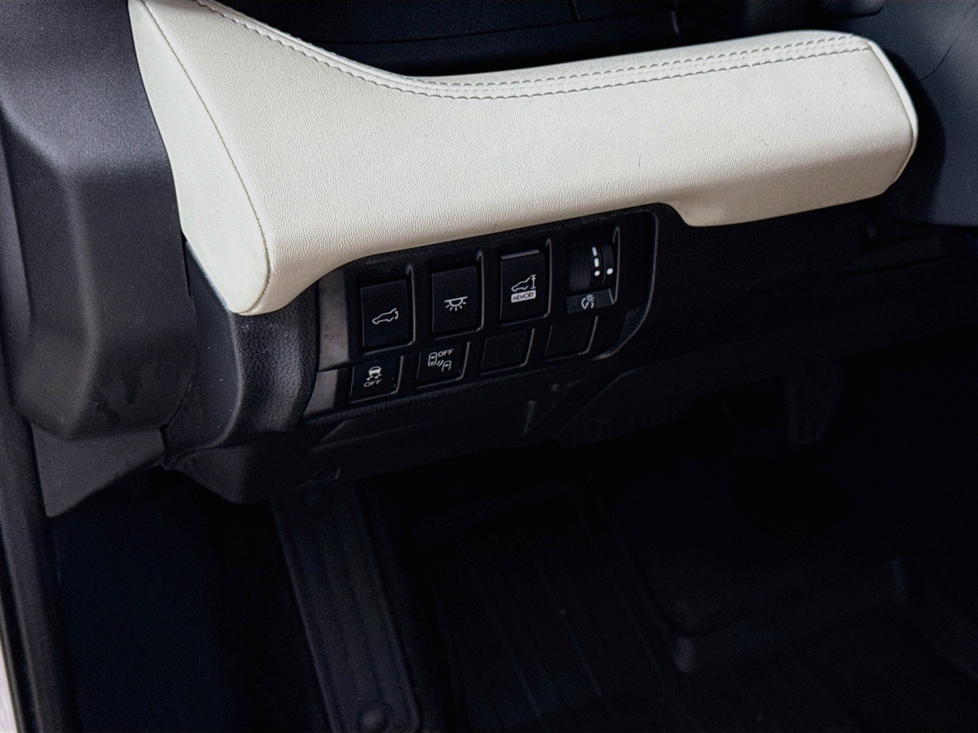 Used 2021 Crystal White Pearl Subaru Touring image 15