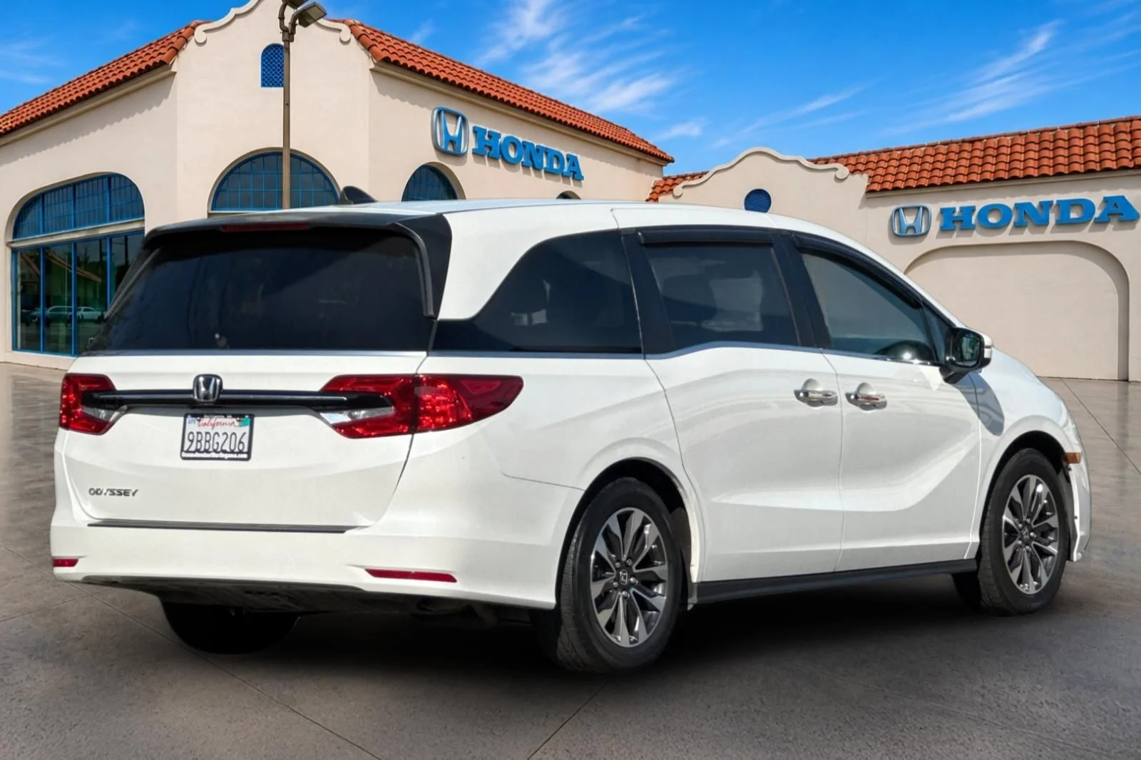 Certified Used 2022 Platinum White Pearl Honda EX-L image 4