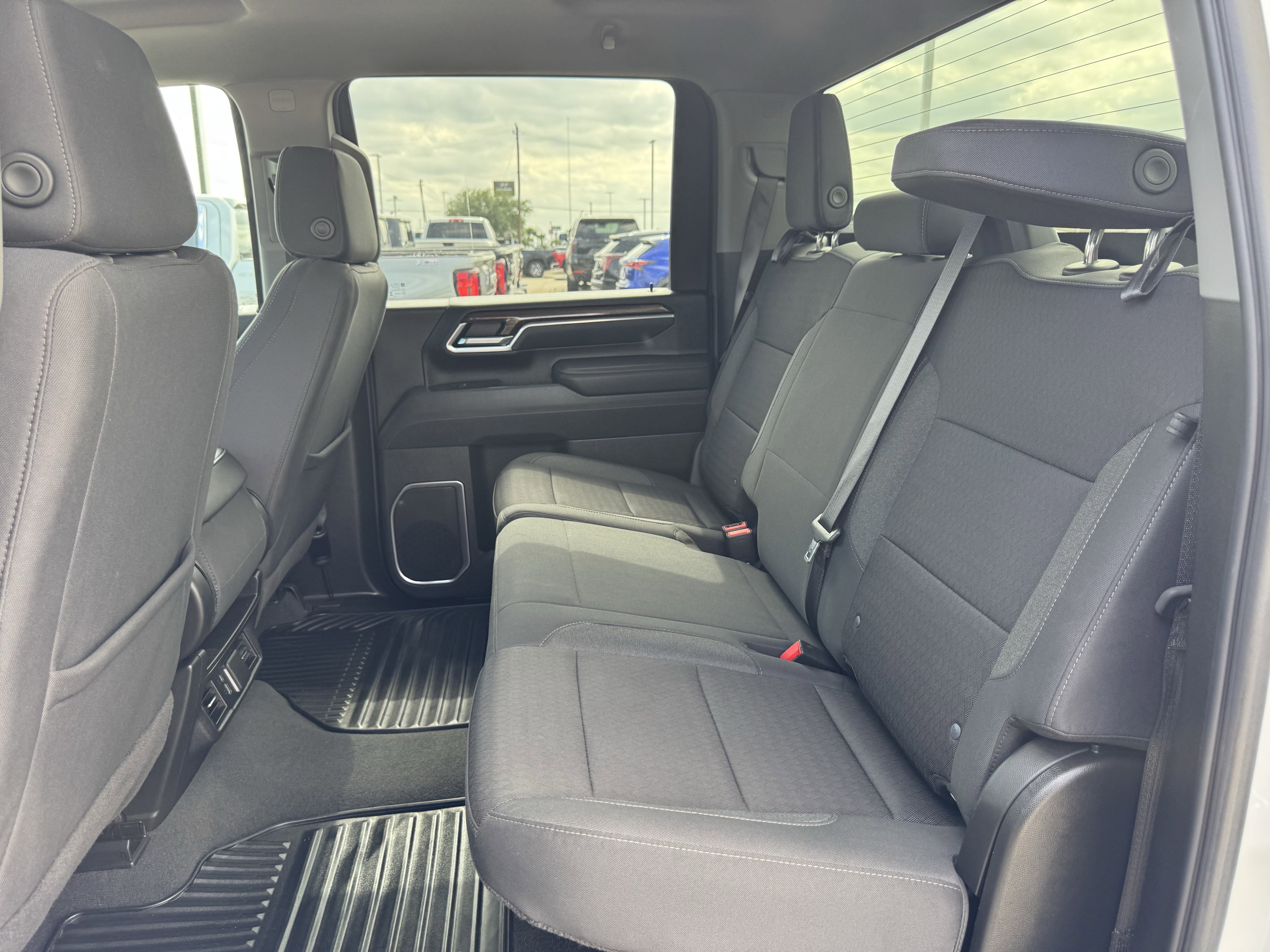 Used 2025 Summit White Chevrolet LT image 28