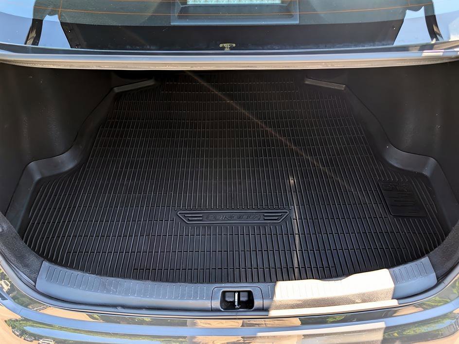 Used 2025 Underground Toyota LE image 14