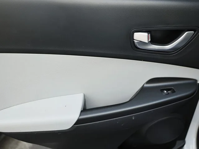 Used 2023 Lunar White Hyundai SEL image 24