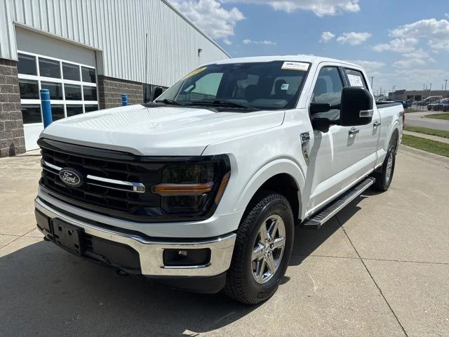 Certified Used 2024 Oxford White Clearcoat Ford XLT image 4