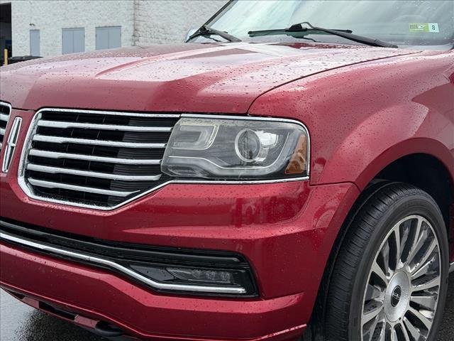 Used 2016 Ruby Red Metallic Tinted Clearcoat Lincoln Reserve image 4