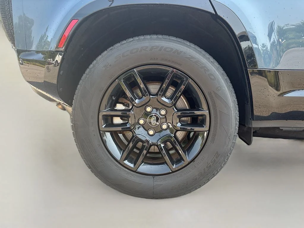 Used 2022 Blue Land Rover X-Dynamic SE image 13