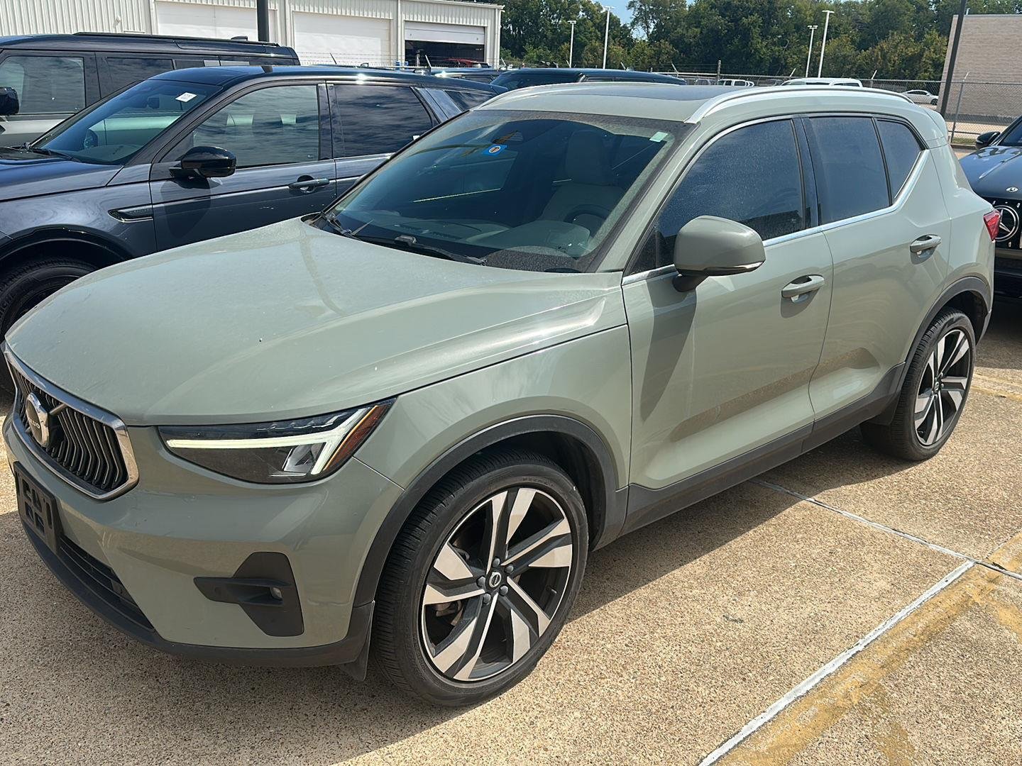 2023 Volvo XC40 Plus Bright Theme