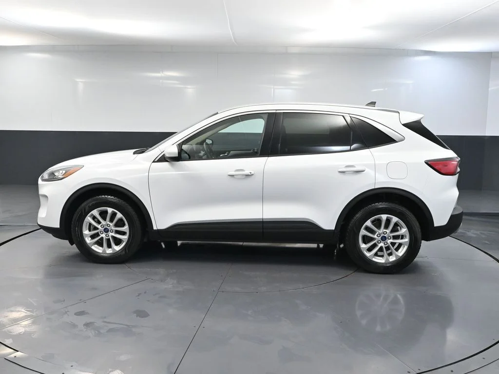 Used 2020 White Ford SE image 9