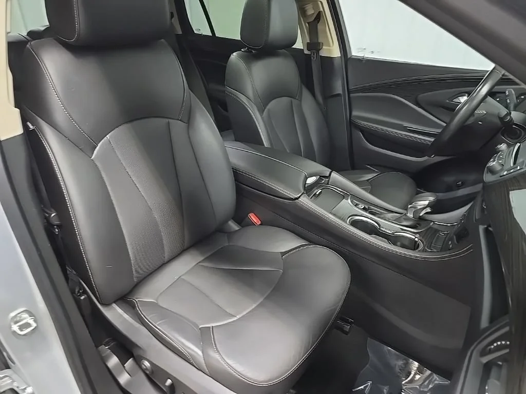 Used 2018 GALAXY SILVER METALLIC Buick Essence image 15