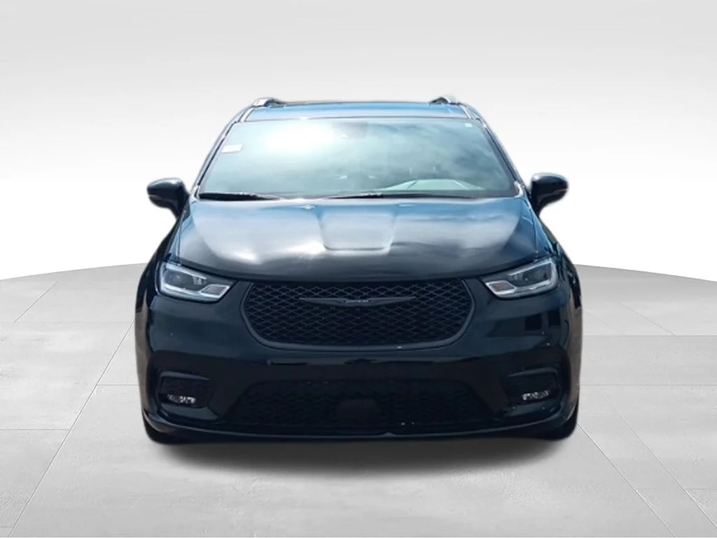 Used 2025 Diamond Black Crystal Pearlcoat Chrysler Limited image 12