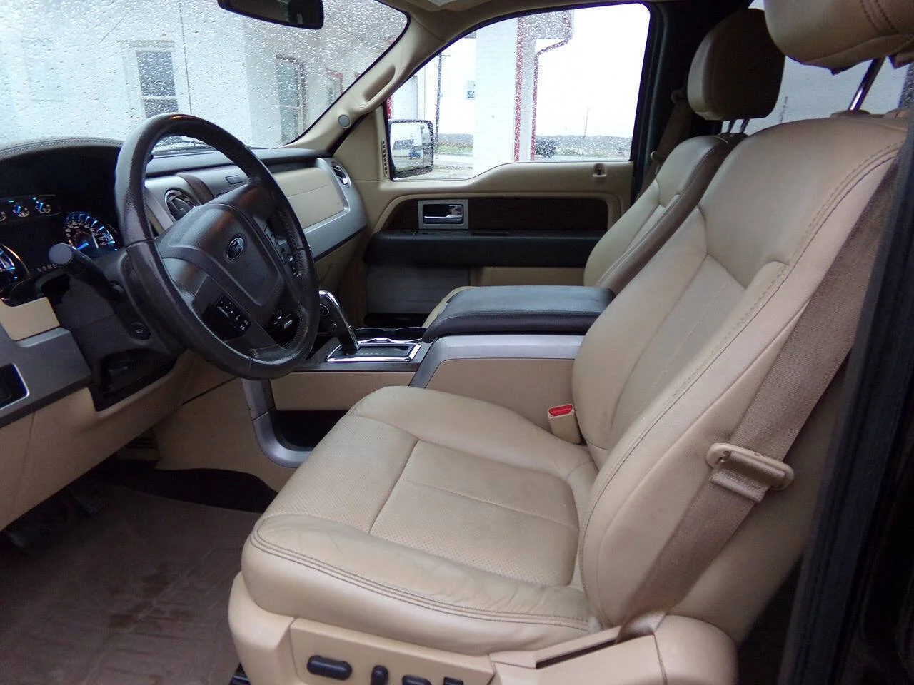 Used 2013 Tuxedo Black Metallic/Pale Adobe Metallic Ford Lariat 4x4 4dr SuperCrew Styleside 5.5 ft. SB image 7
