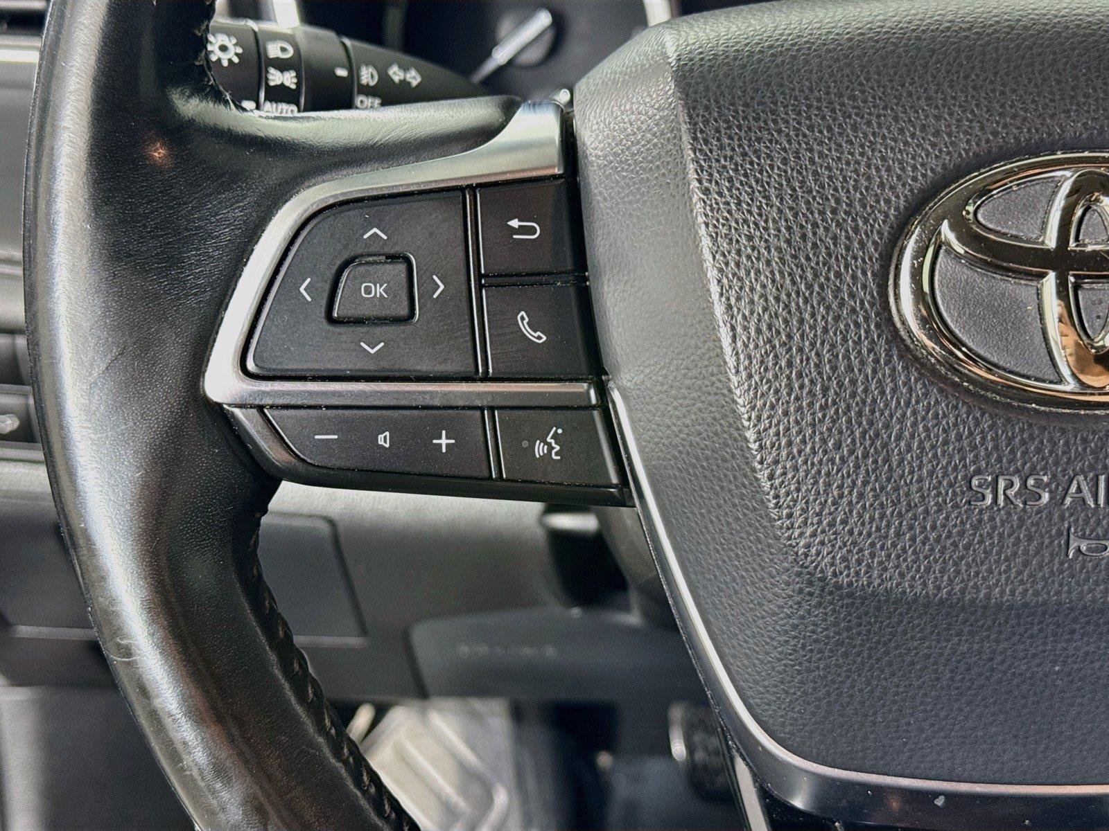 Used 2021 Midnight Black Metallic Toyota XLE image 17