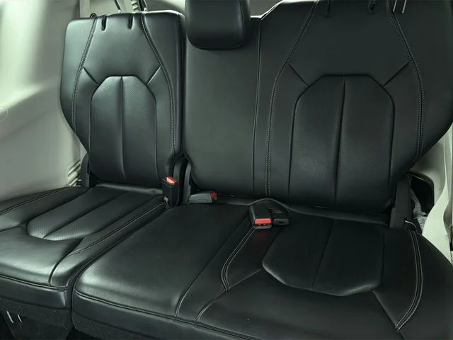 Used 2023 White Chrysler Touring L image 11