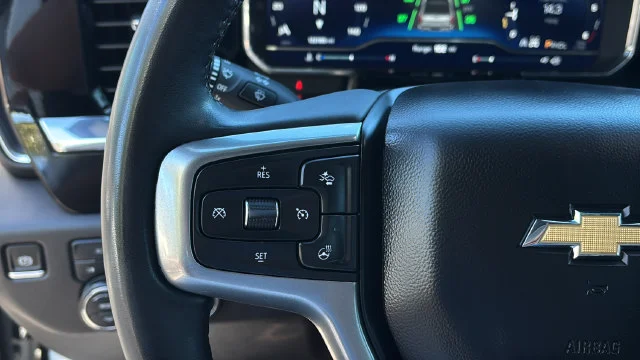 Used 2024 Summit White Chevrolet LT image 26