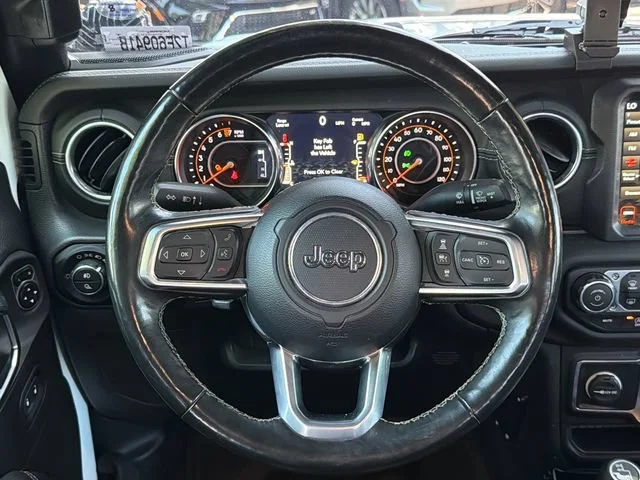 Used 2020 White Jeep Overland 4x4 image 23