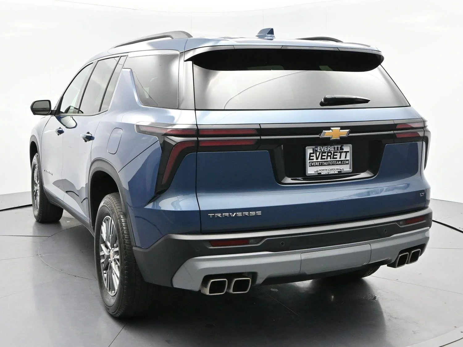 Used 2024 Lakeshore Blue Metallic Chevrolet LT image 5