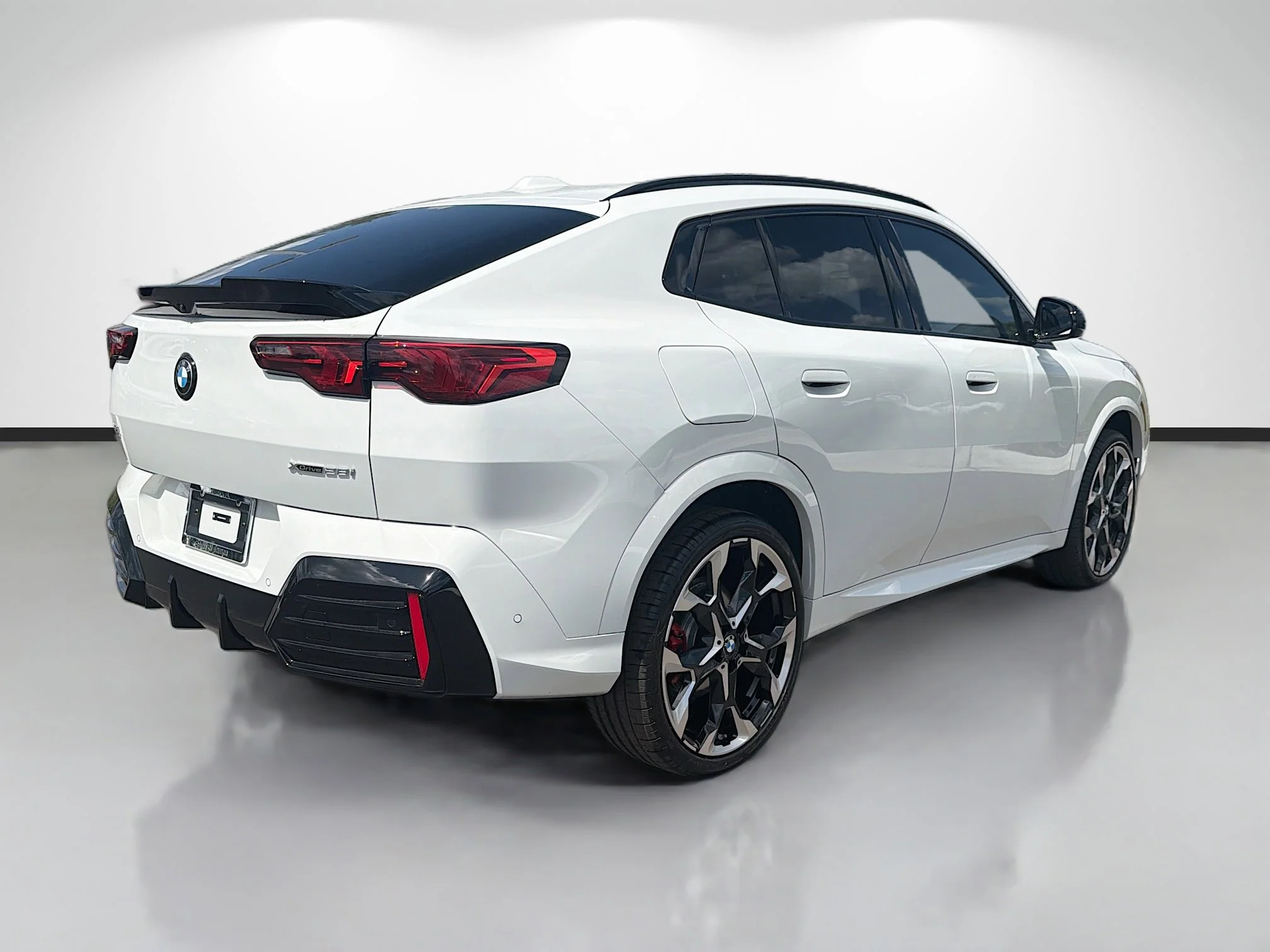 New 2026 Alpine White BMW xDrive28i image 3