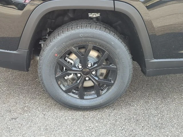 New 2026 Diamond Black Crystal Pearl-Coat Exterior Paint Jeep Laredo image 34