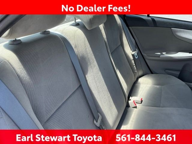 Used 2013 Silver Toyota LE image 18