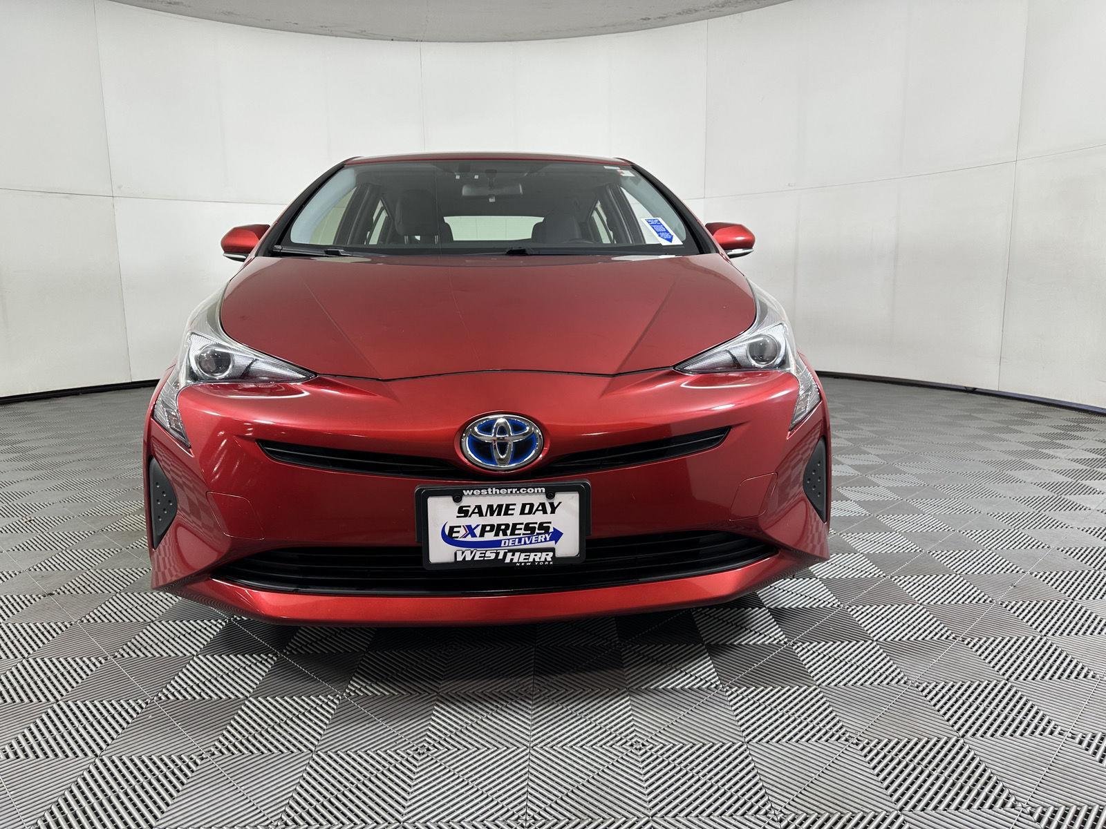 Used 2016 Hypersonic Red Toyota Three image 17
