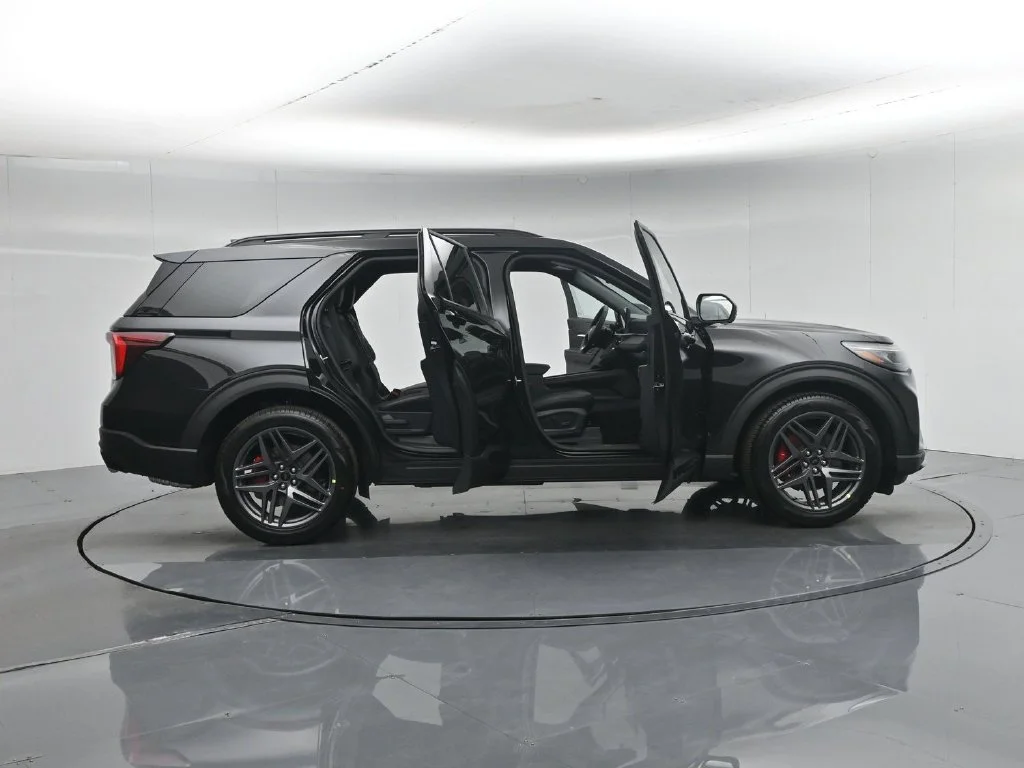 New 2026 Agate Black Metallic Ford ST image 4