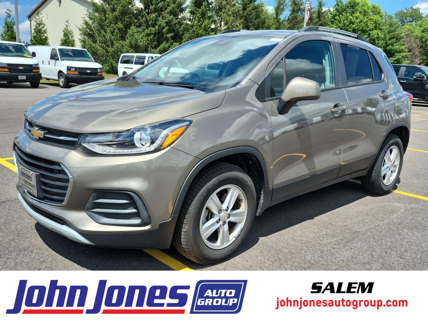 Used 2022 BEIGE CHEVROLET SUV image 1