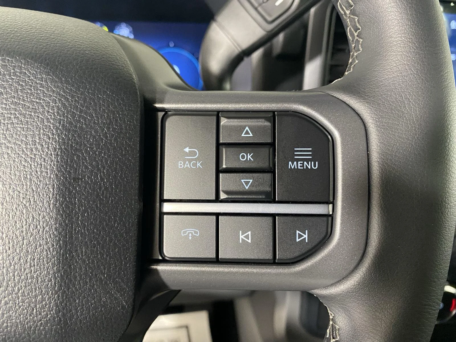 New 2026 Carbonized Gray Metallic Ford XLT image 15