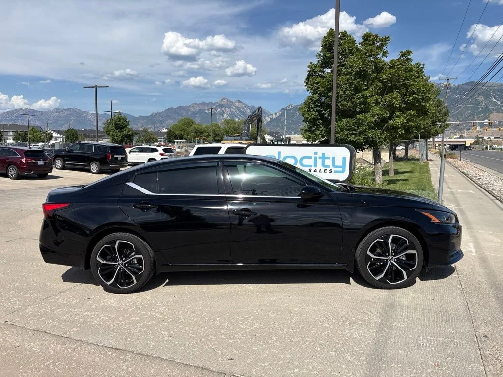 Used 2024 Black Nissan 2.5 SR image 3