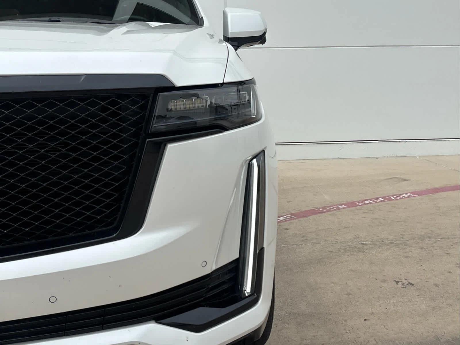 Used 2022 Crystal White Tricoat Cadillac Sport image 7