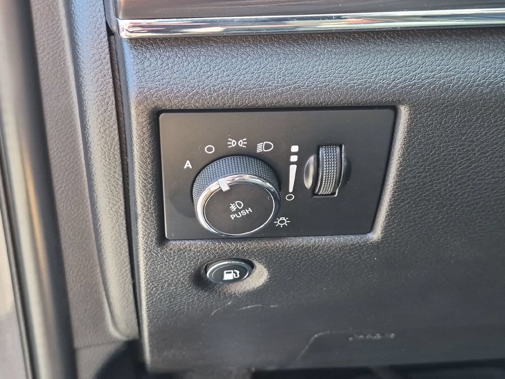 Used 2020 Gray Jeep Limited image 15