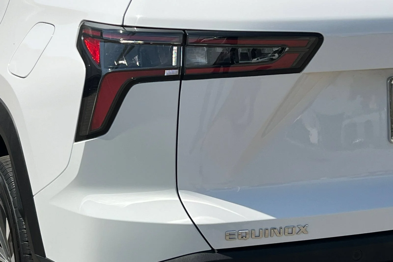 Used 2025 Summit White Chevrolet LT image 27