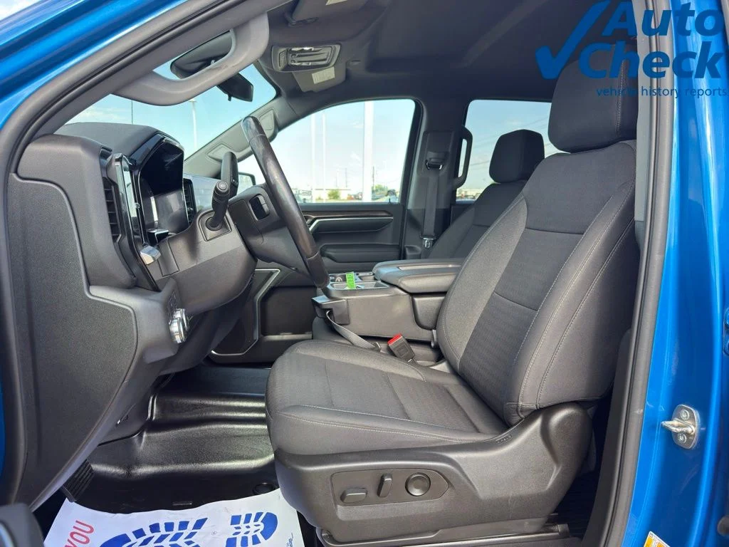 Used 2022 Blue GMC Elevation image 9