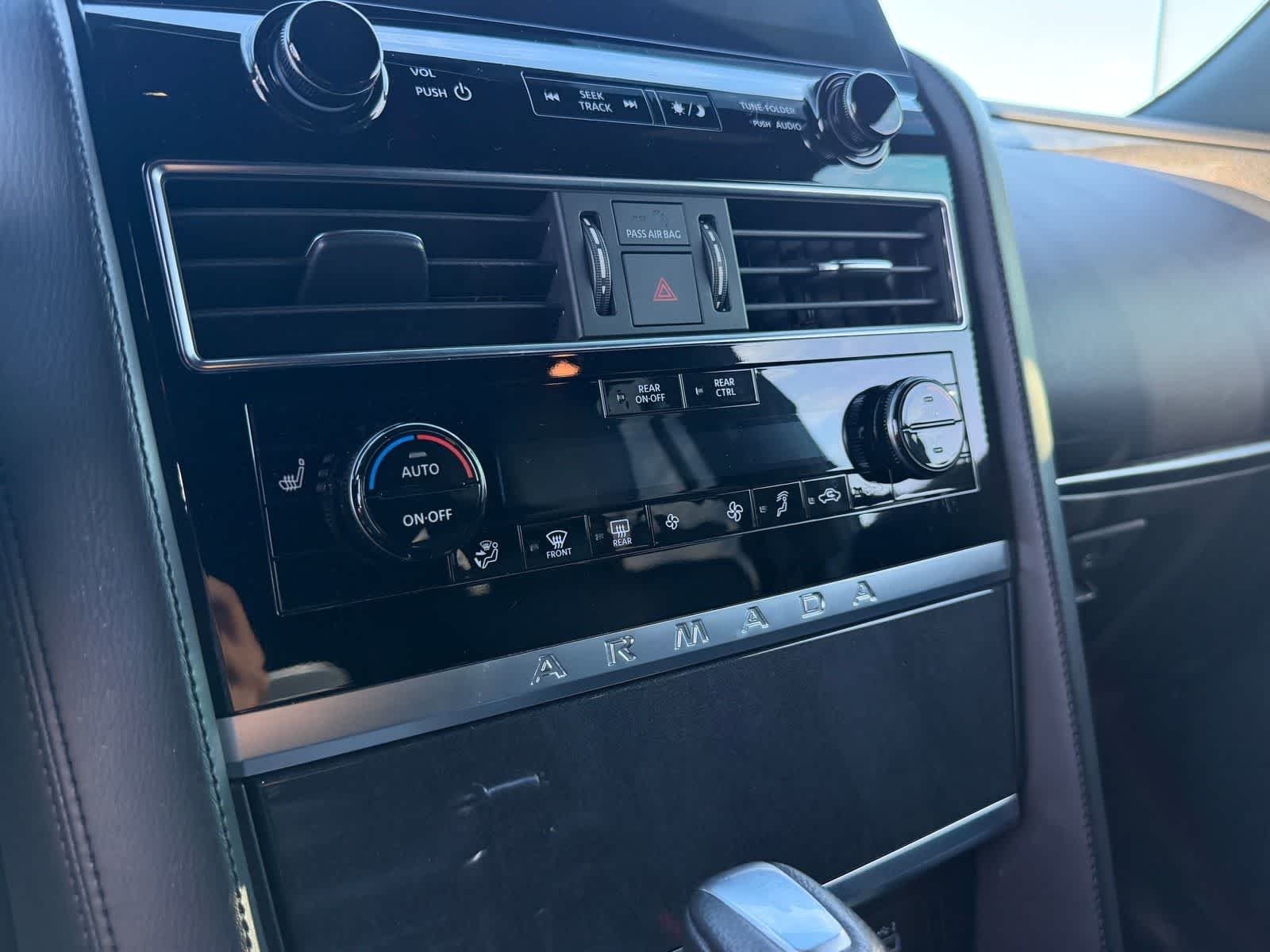 Used 2024 Aspen White Tricoat Nissan SL image 18