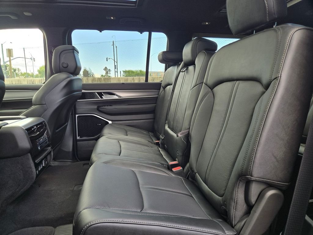 New 2026 Steel Blue Exterior Paint Jeep Limited Reserve image 7