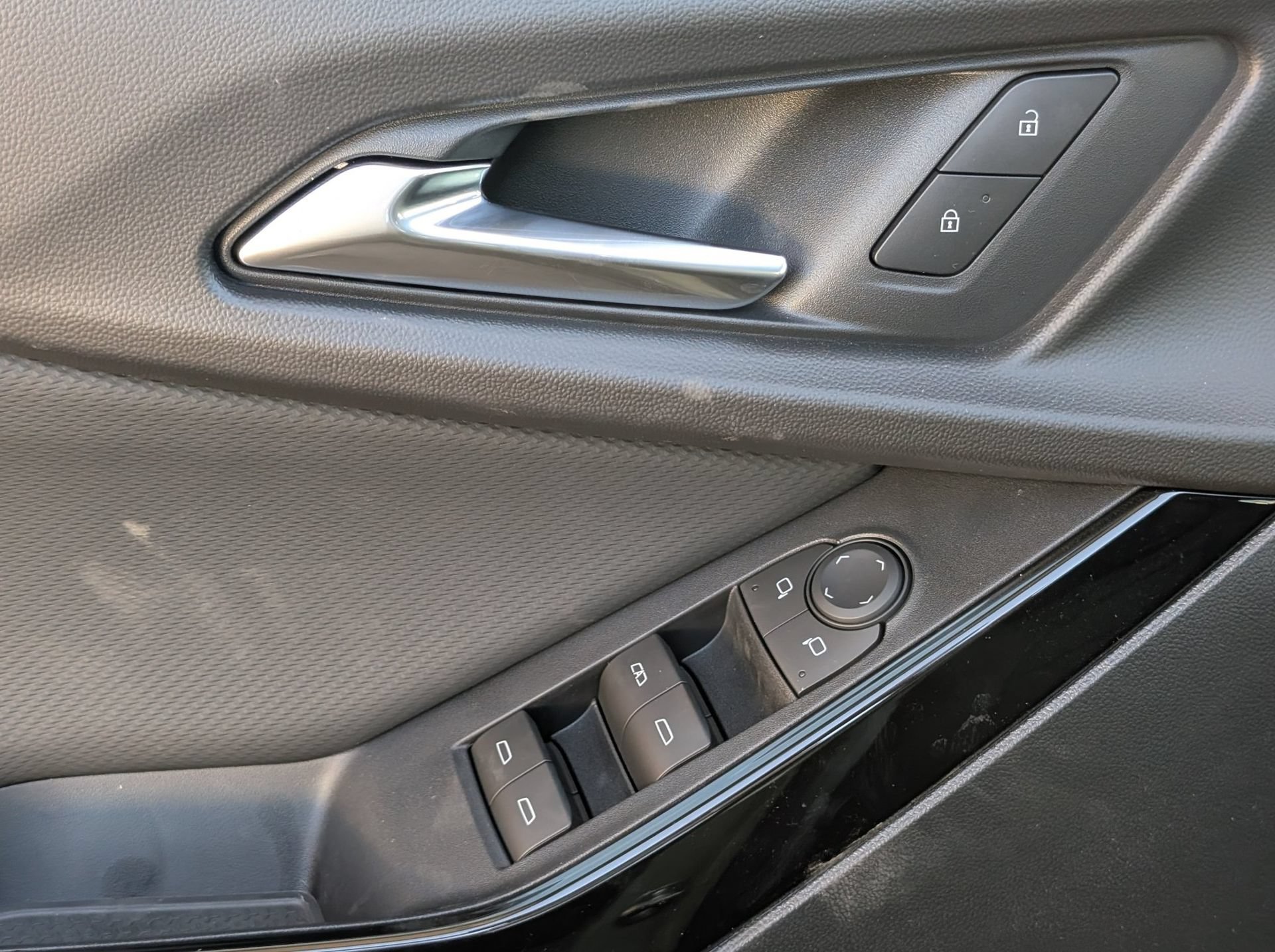 New 2027 Sterling Gray Metallic Chevrolet LT image 18