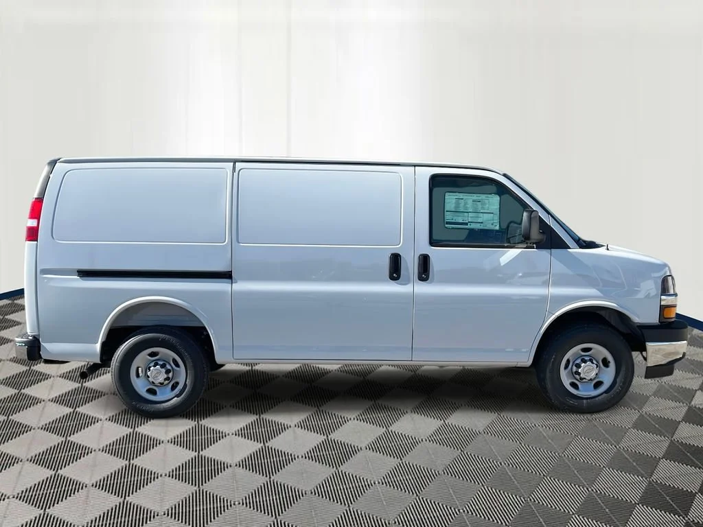 2025 Chevrolet Express Cargo Work Van - Photo 6