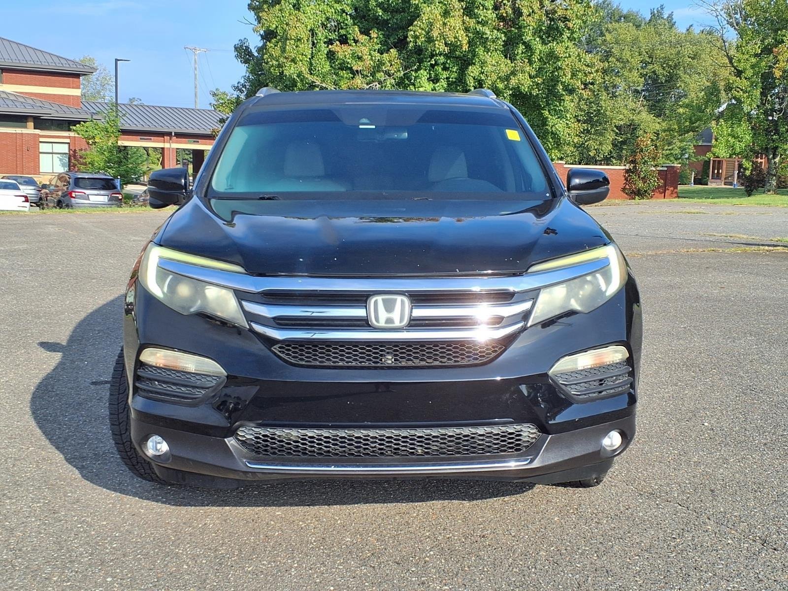 Used 2016 Crystal Black Pearl Honda Touring image 9