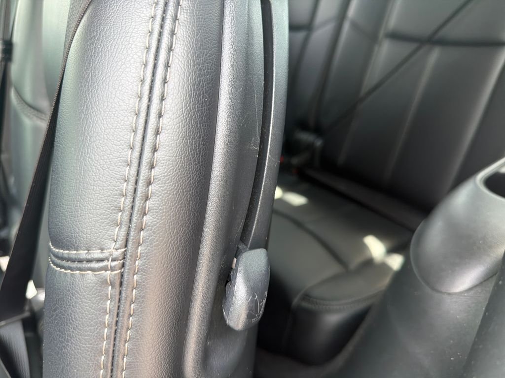 Used 2020 Silver Nissan SL image 28