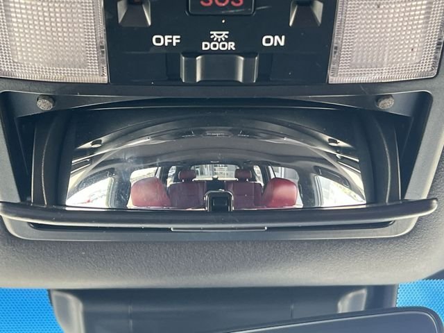 Used 2021  Lexus 460 Luxury image 32